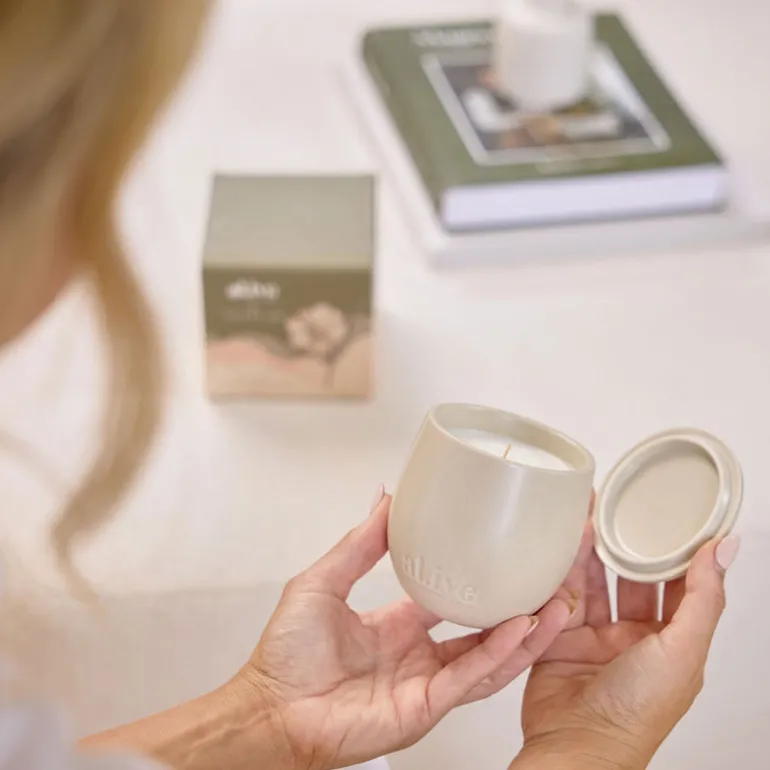 al.ive Body SOY CANDLE Retreat Magnolia & Vanilla